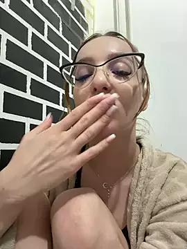 MoonedByEva from StripChat