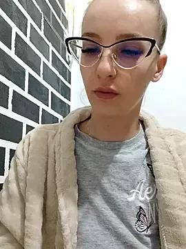 MoonedByEva from StripChat