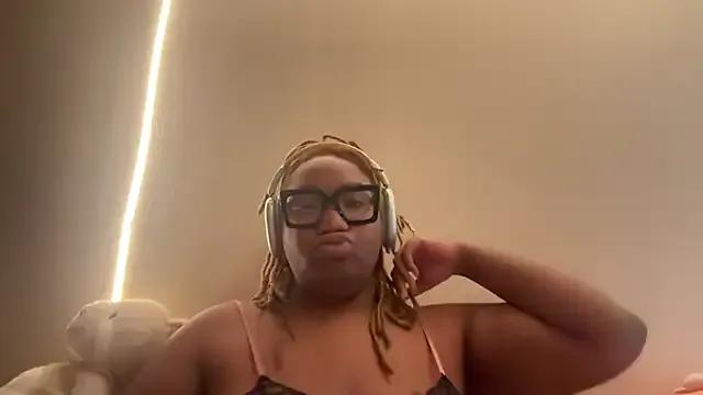 moonlit_softgirl from StripChat is Freechat