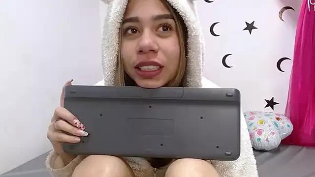 mrachellcriss303av from StripChat is Freechat