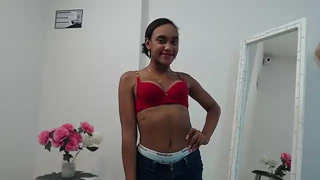 NahommyBrown from StripChat is Freechat