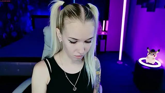 NaomiHita from StripChat is Freechat