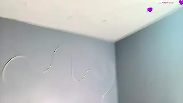 NaomiQueents from StripChat is Freechat