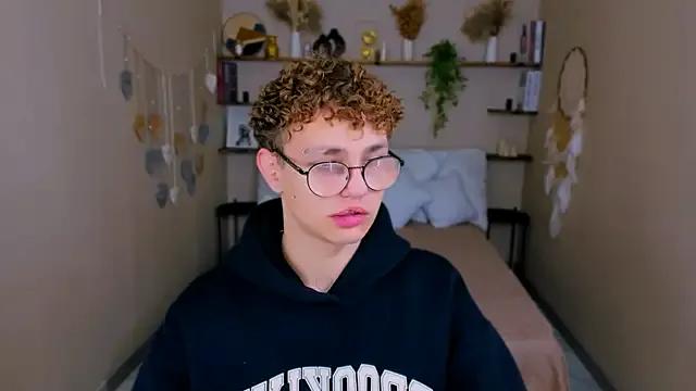 NathanCurl from StripChat is Freechat