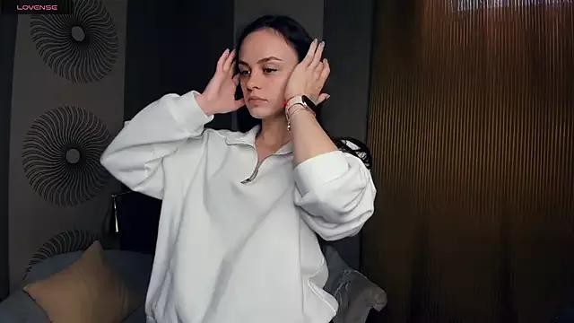 NellieHughes from StripChat