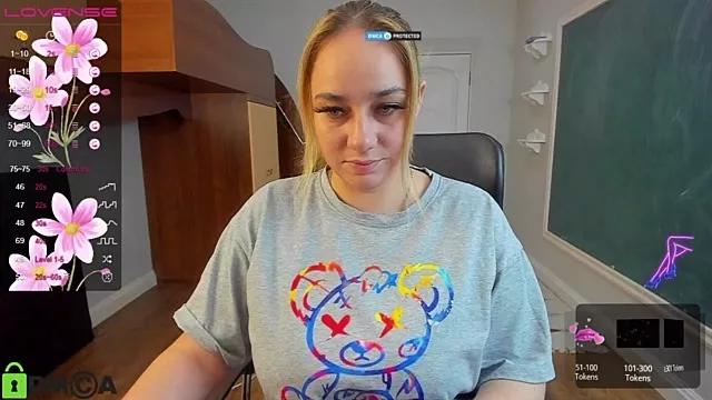 Nennilovely from StripChat