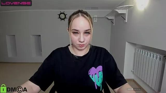 Nennilovely from StripChat