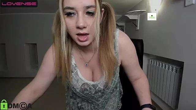 Nennilovely from StripChat