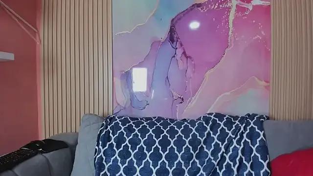 NhoanBrunette from StripChat is Freechat