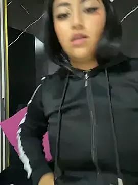 Nicol_18s from StripChat is Freechat