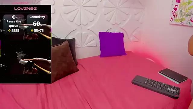 nicoll_halls from StripChat is Freechat