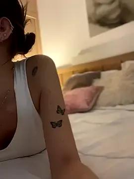 nicolleferragamo from StripChat is Freechat