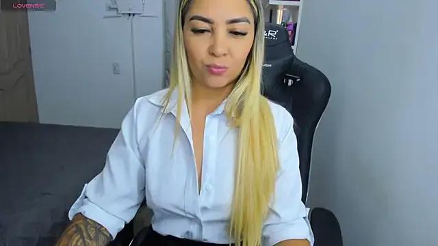 NicolPorto from StripChat is Freechat