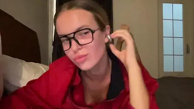 nikasuper from StripChat is Freechat