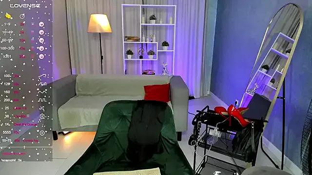 Nina_Devillle from StripChat is Freechat