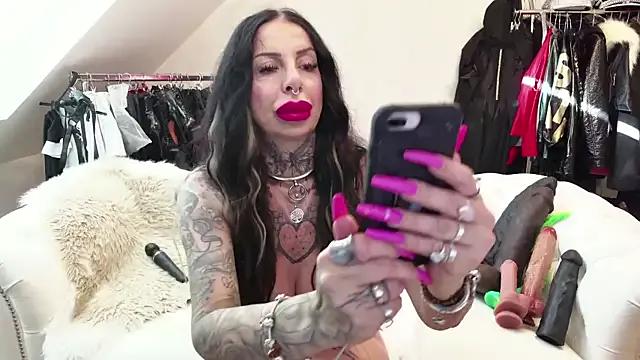 NinaVegas from StripChat is Freechat