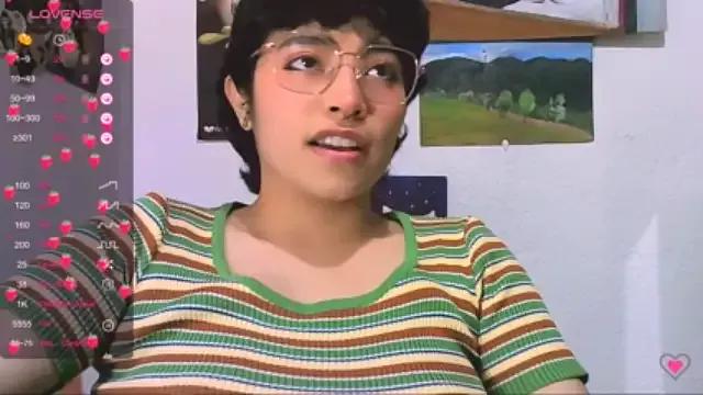 NinaYellow from StripChat