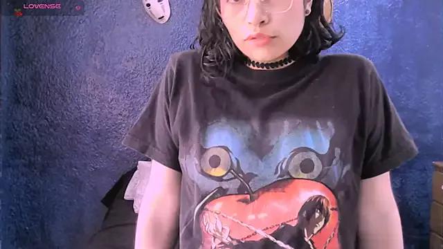 NinaYellow from StripChat