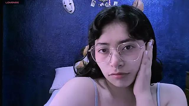 NinaYellow from StripChat