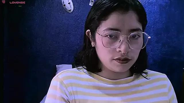 NinaYellow from StripChat
