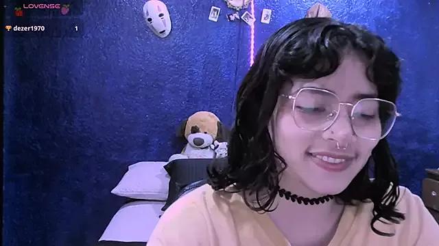 NinaYellow from StripChat