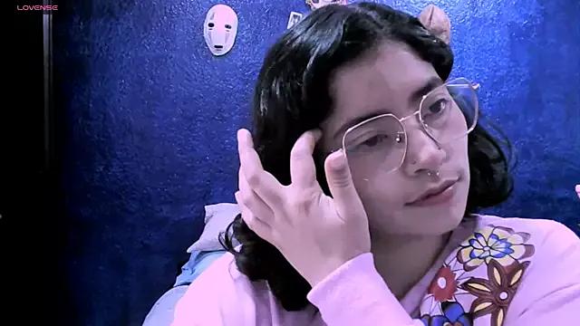 NinaYellow from StripChat