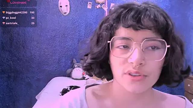 NinaYellow from StripChat