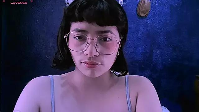 NinaYellow from StripChat