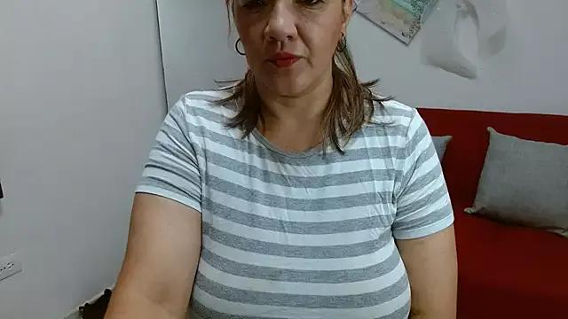 niniplayass from StripChat is Freechat