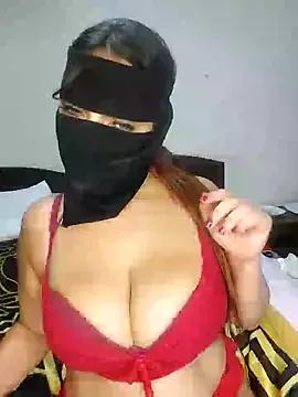 Nisreenn from StripChat is Freechat