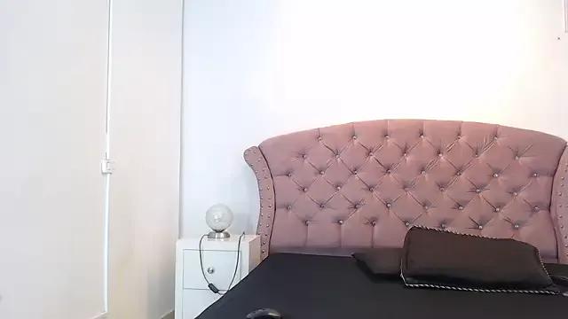 NnickyLondon from StripChat