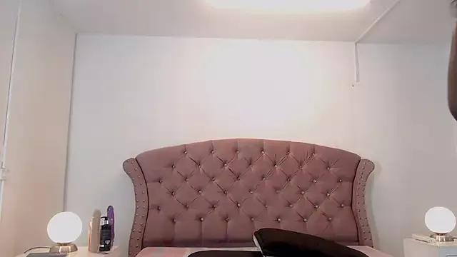NnickyLondon from StripChat