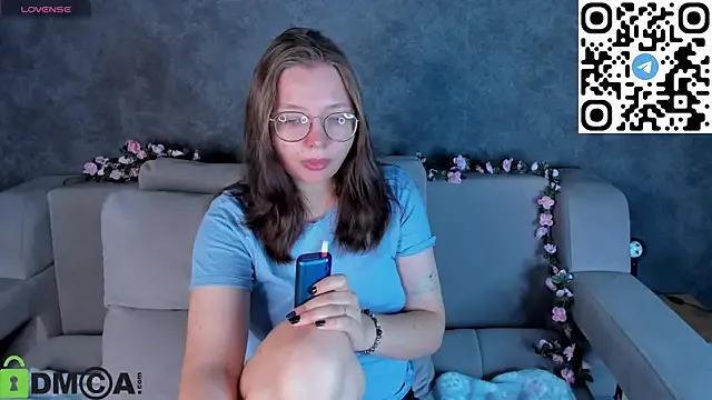 Nuura_Moore from StripChat is Freechat