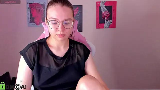 Nuura_Moore from StripChat is Freechat