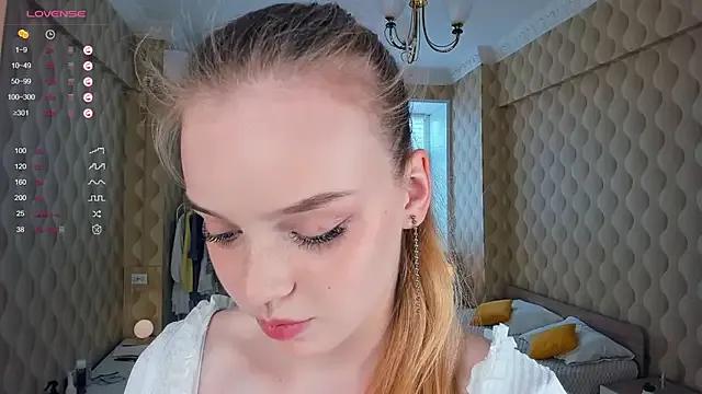 OdellaCaris from StripChat is Freechat