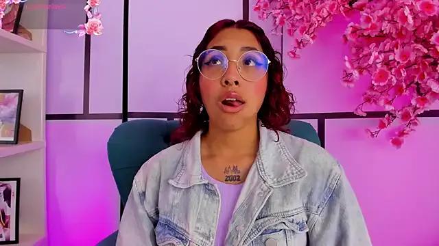 Olivejoness from StripChat is Freechat