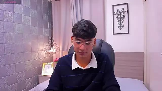 OliverTwinky from StripChat is Freechat