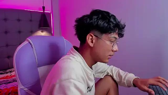 OliverTwinky from StripChat is Freechat