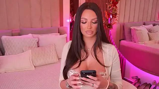 OliviaNoirr from StripChat is Freechat