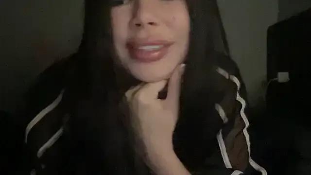 Orlinah from StripChat is Freechat