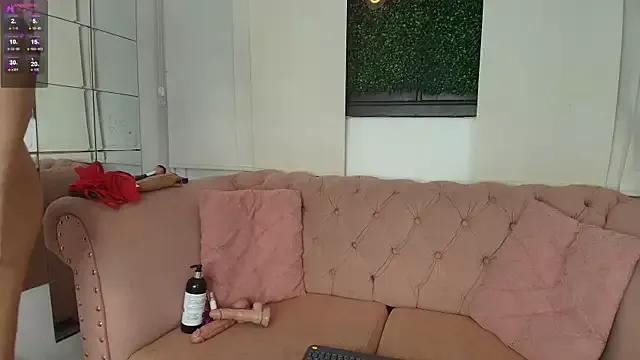 paulina_saruma from StripChat is Freechat