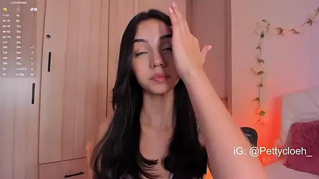 PettyCloeh from StripChat is Freechat