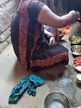 Pinki_bhabi_2002 from StripChat is Freechat