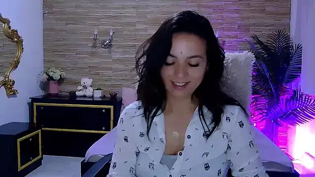 PlayfulElla from StripChat is Freechat