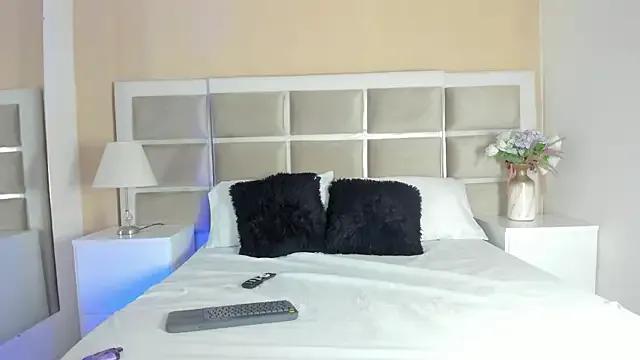 Pocahontass11__ from StripChat is Freechat