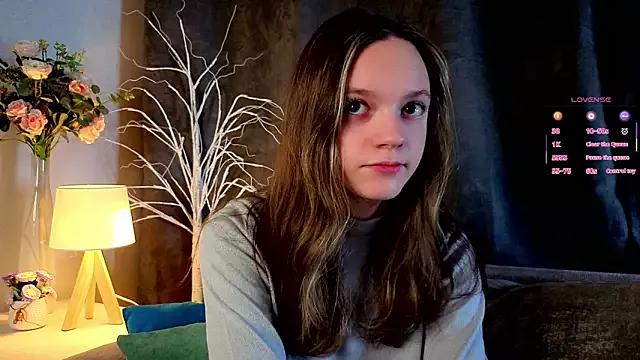PollyHawkinson from StripChat is Freechat