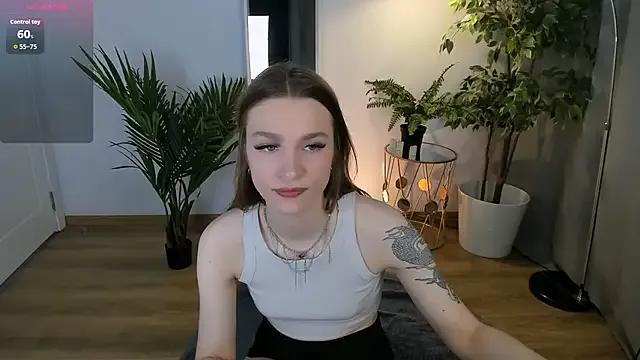 PollyMayer from StripChat is Freechat