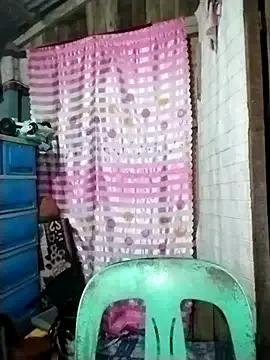 pretty_me092121 from StripChat is Freechat