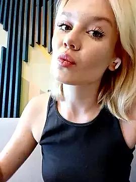 PrettyKristina from StripChat is Freechat