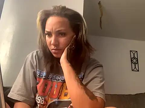 prettylildes from StripChat is Freechat